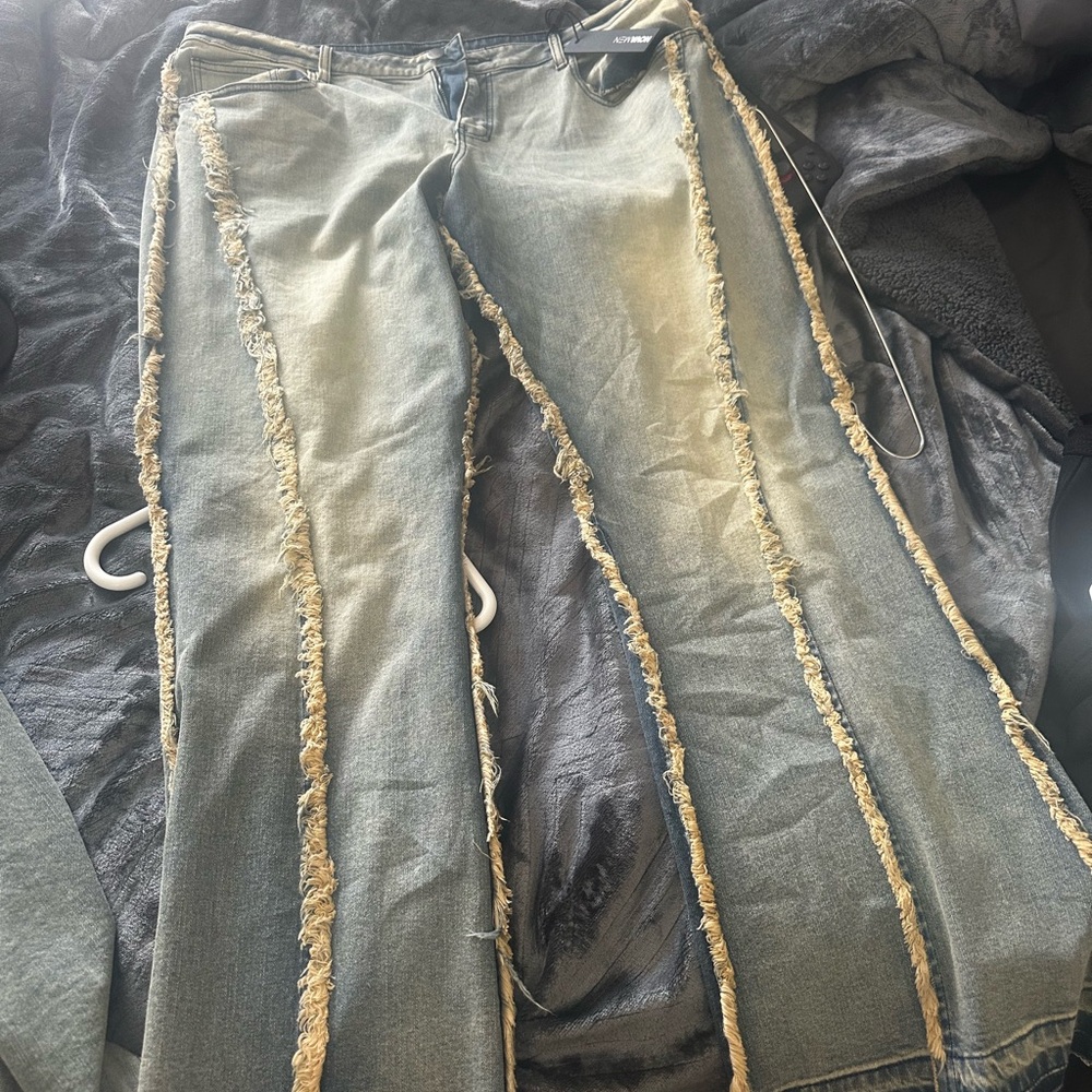 Stylish Frayed Women Jeans